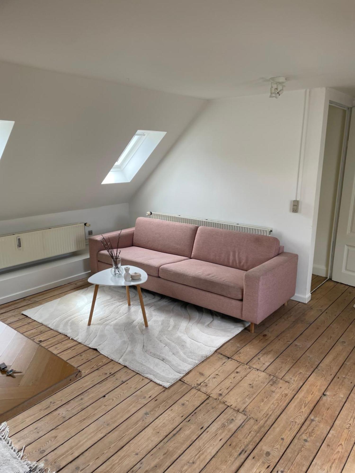 Homestay Udlejning Af To Vaerelser Med Udsigt Til Parken Beliggende I Centrum *